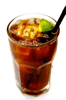 Maak deze cocktail: Cuba Libre